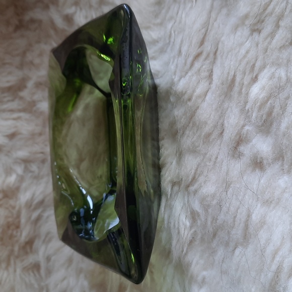 Mid century 6 inch green glass ashtray - Picture 2 of 4